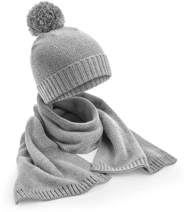 Beechfield B 401 – Geschenkset mit Strickmütze und Schal – Light Grey Fleck