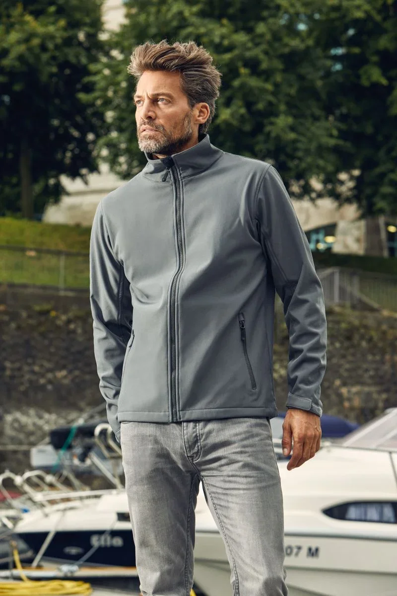 Promodoro 7820 – Herren 3-Lagen Softshell Jacke – am Model