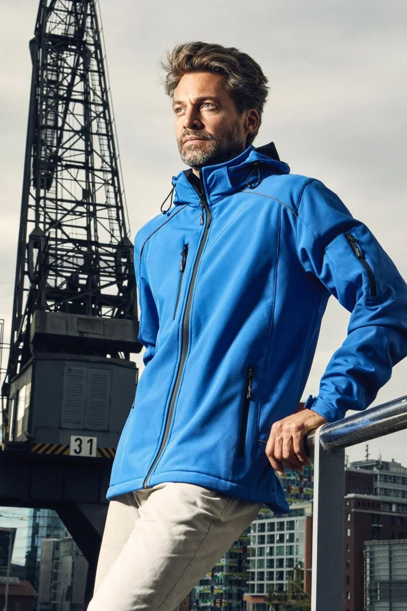Promodoro 7850 – Herren 3-Lagen Softshell Jacke – am Model